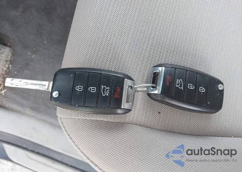 2015 Kia Sedona Lx из США, поврежденный, VIN KNDMB5C11F6044723